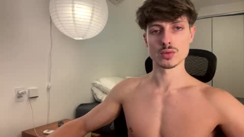 vitoraugustoxxx online show from 11-18-25, 08:24