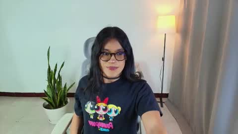 Snapshot of vitta_alfayed chatting on 10-17-25, 02:15 VittaaaPlease help me with your thumbs up its important online show from 10-17-25, 02:15