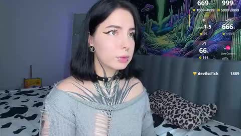 Snapshot of vivi__squirrel chatting on 10-22-25, 11:43 Vivi online show from 10-22-25, 11:43