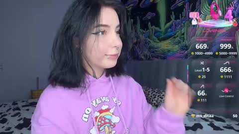 Snapshot of vivi__squirrel chatting on 10-24-25, 09:49 Vivi online show from 10-24-25, 09:49