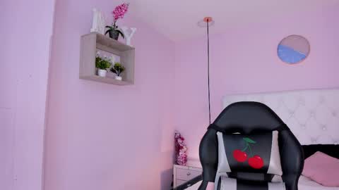 Vivi online show from 11-09-25, 03:27