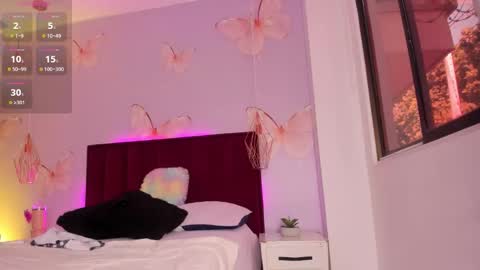 Snapshot of vivi_prinncess chatting on 09-13-25, 08:41 Viviana online show from 09-13-25, 08:41