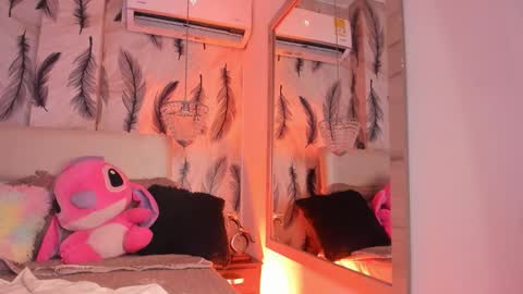 Snapshot of vivi_prinncess chatting on 09-24-25, 11:08 Viviana online show from 09-24-25, 11:08