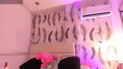 Snapshot of vivi_prinncess chatting on 10-10-25, 02:10 Viviana online show from 10-10-25, 02:10