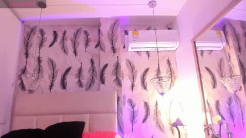 Snapshot of vivi_prinncess chatting on 10-17-25, 11:18 Viviana online show from 10-17-25, 11:18