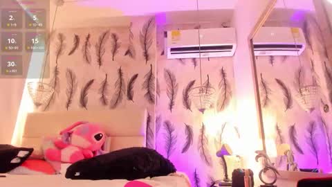 Snapshot of vivi_prinncess chatting on 10-19-25, 12:17 Viviana online show from 10-19-25, 12:17