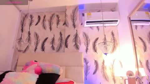 Snapshot of vivi_prinncess chatting on 10-25-25, 10:48 Viviana online show from 10-25-25, 10:48