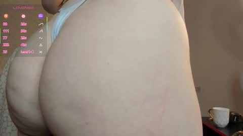 Snapshot of vivi_twilight chatting on 10-18-25, 02:47 Vivi online show from 10-18-25, 02:47