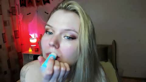 vivian_alison online show from 10-27-25, 06:45