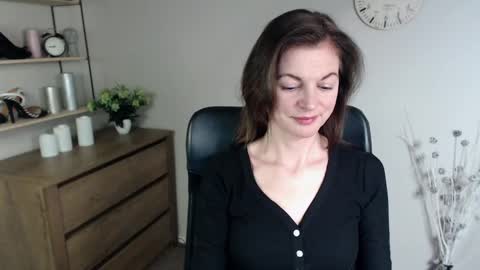 Vivian online show from 12-17-24, 08:45