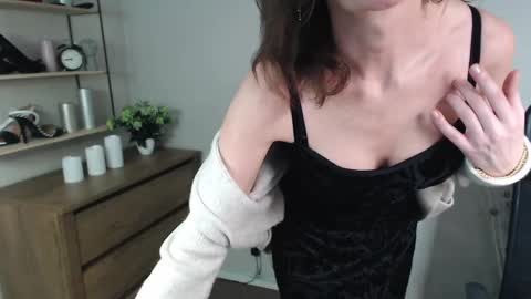 Vivian online show from 12-27-24, 08:24