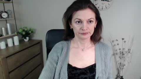 Vivian online show from 01-10-25, 06:42