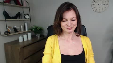 Vivian online show from 02-27-25, 01:07