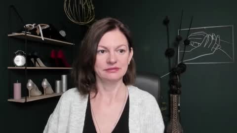 Vivian online show from 10-20-25, 05:52