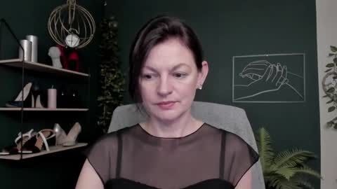 Vivian online show from 12-15-25, 08:18