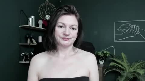 Vivian online show from 05-14-26, 11:39