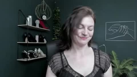 Snapshot of vivian_dream chatting on 06-11-26, 06:44 Vivian online show from 06-11-26, 06:44