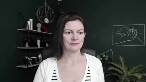 Snapshot of vivian_dream chatting on 06-17-26, 06:27 Vivian online show from 06-17-26, 06:27