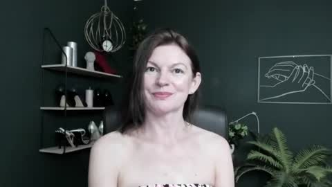 Snapshot of vivian_dream chatting on 06-22-26, 05:37 Vivian online show from 06-22-26, 05:37