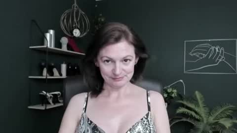 Snapshot of vivian_dream chatting on 06-26-26, 05:56 Vivian online show from 06-26-26, 05:56