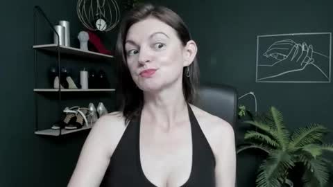 Snapshot of vivian_dream chatting on 07-21-26, 05:54 Vivian online show from 07-21-26, 05:54