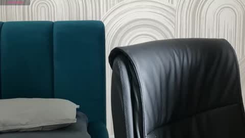 Vivian Evans online show from 10-14-25, 12:55