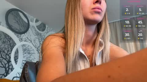 Vivian Evans online show from 05-09-26, 01:22