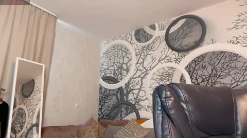 Vivian Evans online show from 05-19-26, 01:00