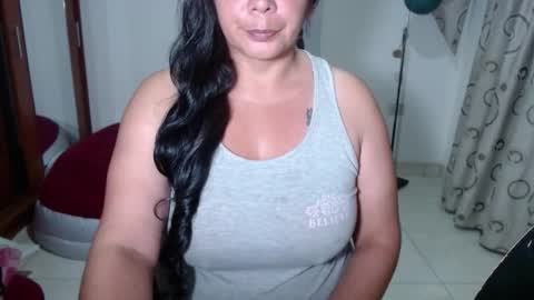 Snapshot of vivian_milf_paint chatting on 02-21-26, 12:22 vivian_milf_paint online show from 02-21-26, 12:22