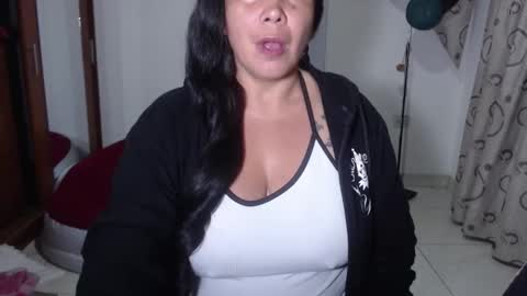 Snapshot of vivian_milf_paint chatting on 02-26-26, 02:10 vivian_milf_paint online show from 02-26-26, 02:10