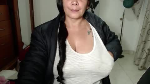 Snapshot of vivian_milf_paint chatting on 03-26-26, 02:50 vivian_milf_paint online show from 03-26-26, 02:50