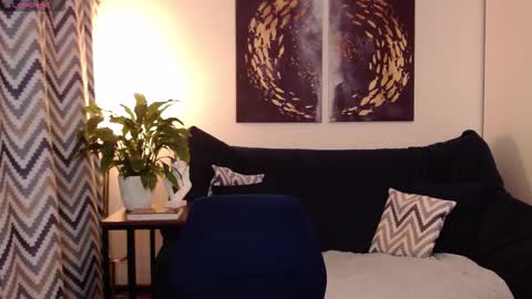 Vivian online show from 10-28-25, 03:25