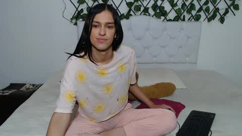 Snapshot of vivianalatin chatting on 04-29-26, 12:20 instagram Viviana73215 online show from 04-29-26, 12:20