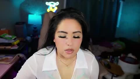 Snapshot of vivianaortega chatting on 04-18-26, 05:00 Vivi online show from 04-18-26, 05:00