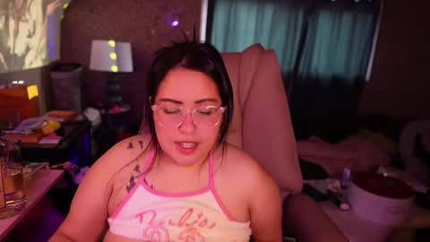Snapshot of vivianaortega chatting on 04-20-26, 10:11 Vivi online show from 04-20-26, 10:11