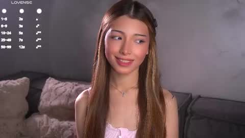 Snapshot of viviangood chatting on 06-18-26, 03:16 Naomi online show from 06-18-26, 03:16