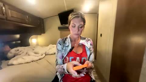 Snapshot of vivianluxe chatting on 10-02-25, 03:24 VivianLuxe online show from 10-02-25, 03:24