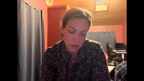 Snapshot of vivianluxe chatting on 10-18-25, 05:32 VivianLuxe online show from 10-18-25, 05:32