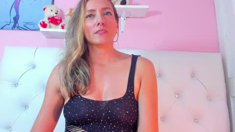 Vivi online show from 12-17-24, 03:17