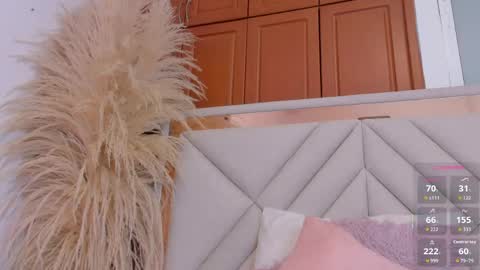 Snapshot of vivianne_scott chatting on 05-17-26, 12:12 Vivi online show from 05-17-26, 12:12