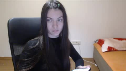 Snapshot of vivianngray chatting on 12-13-24, 02:49 Vivian Gray online show from 12-13-24, 02:49