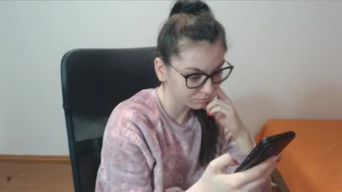 Snapshot of vivianngray chatting on 02-04-25, 04:29 Vivian Gray online show from 02-04-25, 04:29