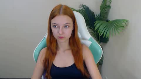 Snapshot of vivien_leight chatting on 09-30-25, 06:24 Vivien online show from 09-30-25, 06:24