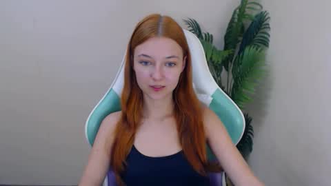 Snapshot of vivien_leight chatting on 10-03-25, 06:05 Vivien online show from 10-03-25, 06:05