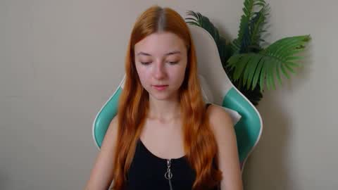 Snapshot of vivien_leight chatting on 10-24-25, 06:15 Vivien online show from 10-24-25, 06:15