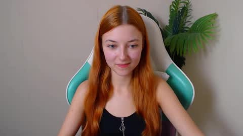 Snapshot of vivien_leight chatting on 10-27-25, 07:18 Vivien online show from 10-27-25, 07:18