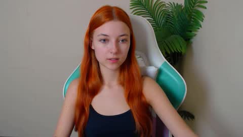 Snapshot of vivien_leight chatting on 11-12-25, 06:30 Vivien online show from 11-12-25, 06:30