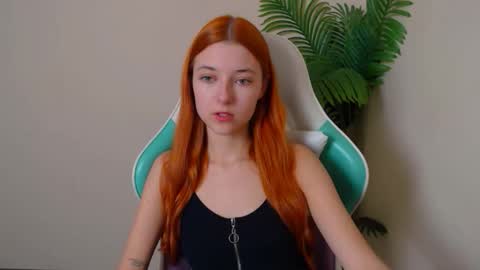 Snapshot of vivien_leight chatting on 11-18-25, 07:07 Vivien online show from 11-18-25, 07:07