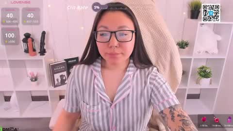 Vivien online show from 04-28-26, 02:27