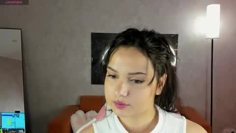 Snapshot of vivien_ross chatting on 05-03-26, 01:00 vivien_ross online show from 05-03-26, 01:00